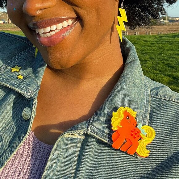 ERSTWILDER X MY LITTLE PONY APPLEJACK BROOCH NIB NWT - Picture 9 of 9